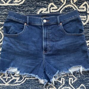 EXPRESS Super High Rise Medium Wash Denim Mom Jeans Shorts Raw Hem 10 EUC